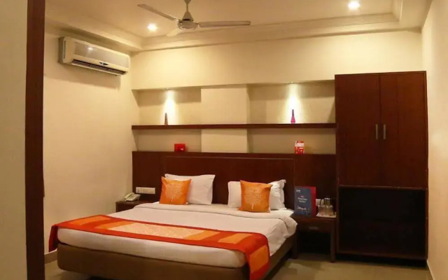 OYO Rooms Mahanadu Road Extension
