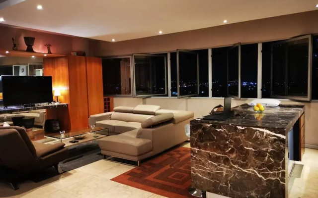 Amazing Joburg views &Unique CBD Luxury Experience