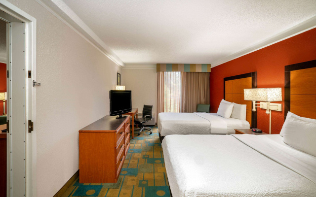 La Quinta Inn & Suites by Wyndham Nashville Airport/Opryland