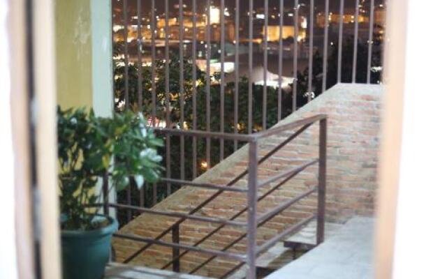Отель Tbilisi Tower Guest House вид на фасад