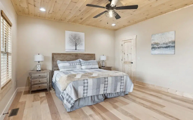 Robeson Hood Lodge 4 Bedroom Home