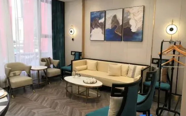 Mengzhou Huiyijia Business Hotel