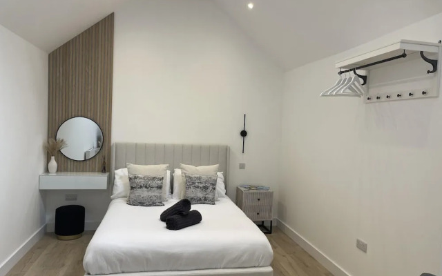 The Lodge Hideaway - Studio Style, Simple Luxury