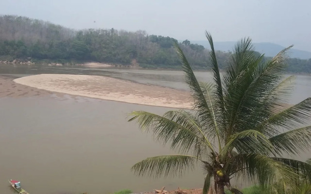 Sengmany Riverside Hotel