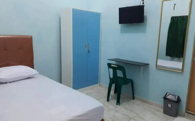 OYO Life 92780 Kost Bara