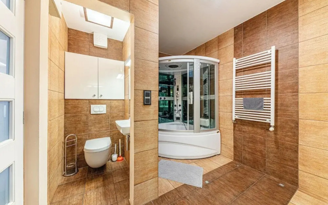 La Dolce Vita –Massage Shower Stay W/ Ac + Balcony