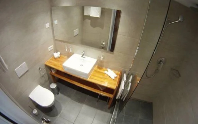 Cresta Hotel