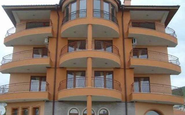 Отель Guest House Val and Kate Свети Влас вид на фасад