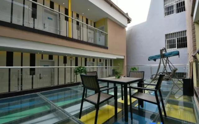 Yixin Theme Hotel
