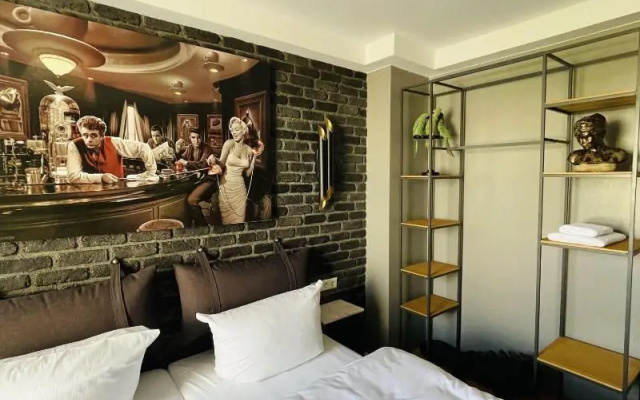 IQ Hotel
