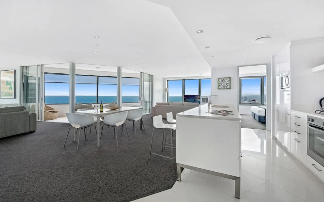 Sensational Q1 Surfers Paradise Resort Living