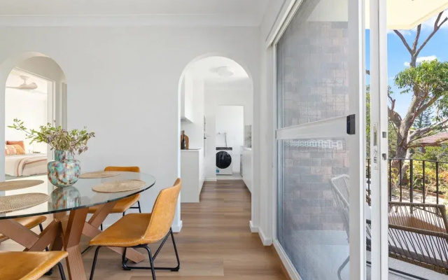 Spacious Apartment Near Cronulla Beach