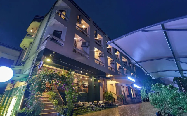 Fabhotel Shikha