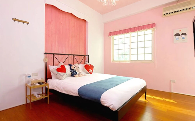 Girlfriends' Homestay