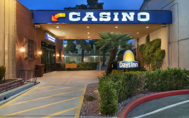 Отель Days Inn Las Vegas at Wild Wild West Gambling Hall вид на фасад
