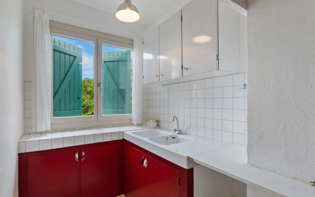 Beautiful Apartment in Mèze with Swimming Pool