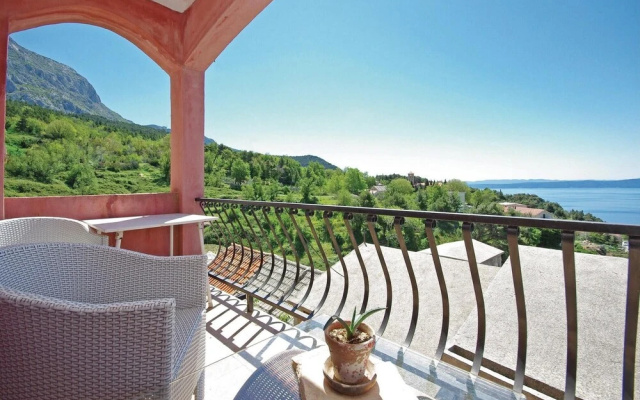 Beautiful Home in Tucepi With Jacuzzi, Wifi and 2 Bedrooms