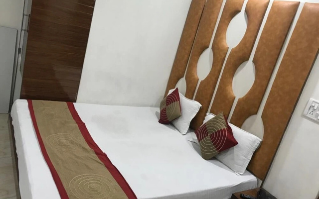 Hotel Crystal Deluxe at New Delhi Railway Station