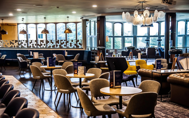 Blunsdon House Hotel