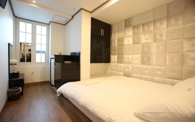 Myeongdong MOM House