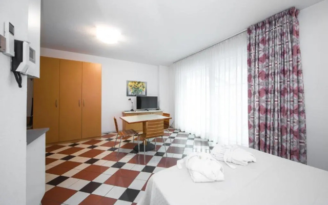 Piazzi House