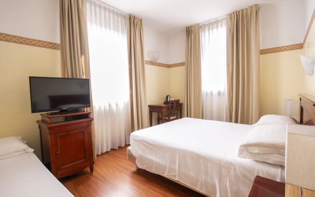 Russo Palace Hotel