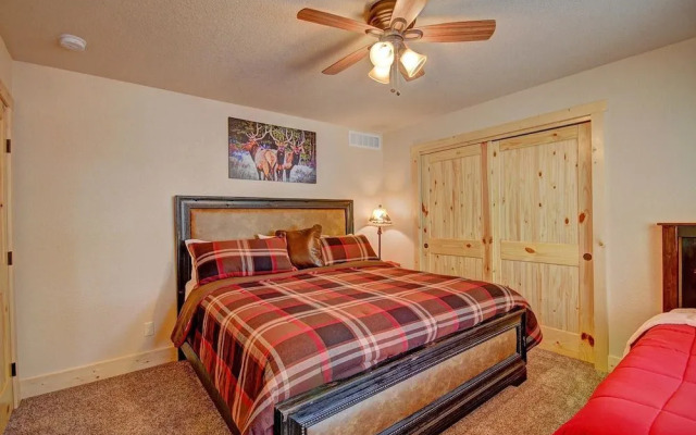 Grand Moose 3 Br home by RedAwning