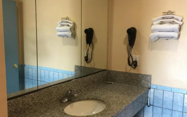 Foxys Motor Inn