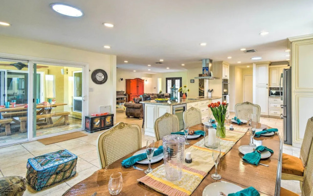 Snowbirds! Group Getaway w/ Hot Tub in Scottsdale