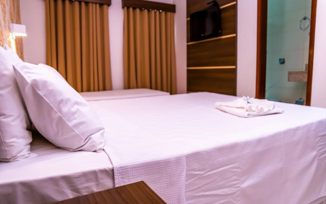 Ellus Hotel