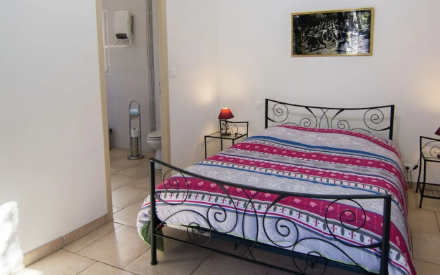 Modern Villa with Private Pool in Ledenon