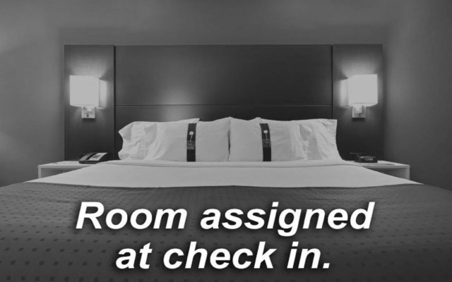 Holiday Inn Express & Suites Bloomington - Normal by IHG