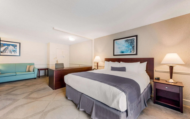 The Blu Hotel Blue Ash Cincinnati, an Ascend Collection Hotel