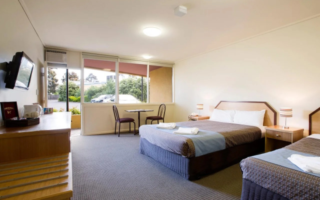Nightcap at Monash Hotel
