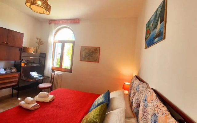 Villa immersa nel verde, spiaggia a 200m