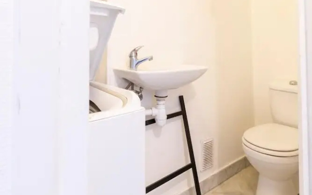 Cute beachfront apartment in the district of Salis, Antibes
