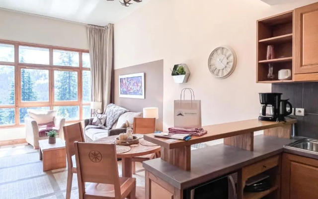 Bright, spacious South-facing 1-bedroom apartment