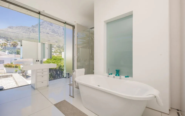 15 Views Penthouse One Bedroom Apartment Sleeps 2