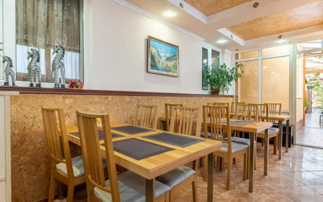 Mart Guest House