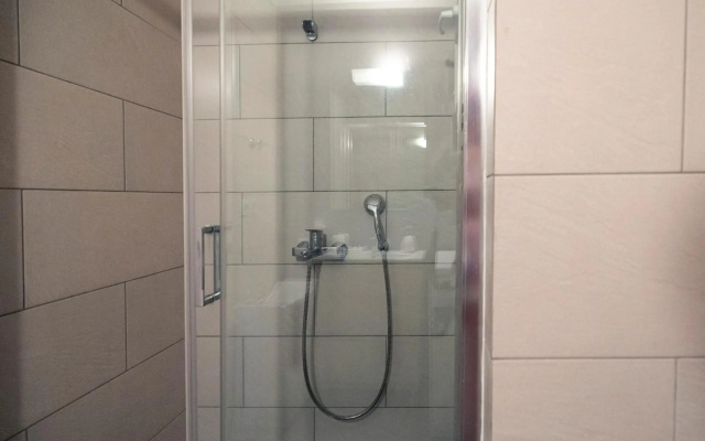 Delmare MQUEEN Apartment