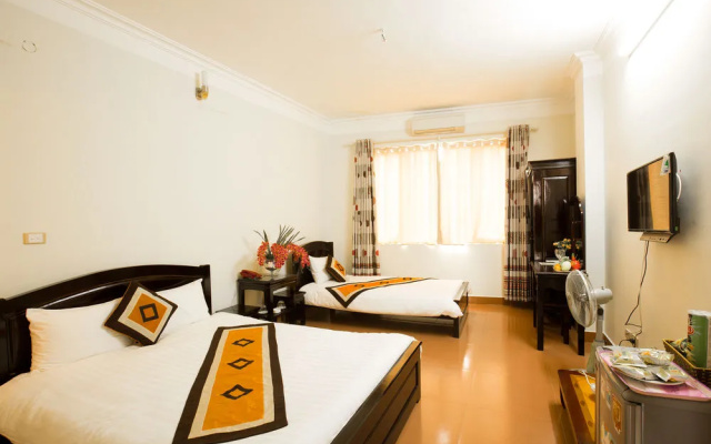 Ho Sen Xanh Hotel