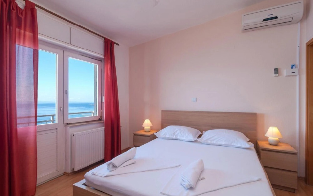 Beautiful Home in Omis With Wifi and 8 Bedrooms