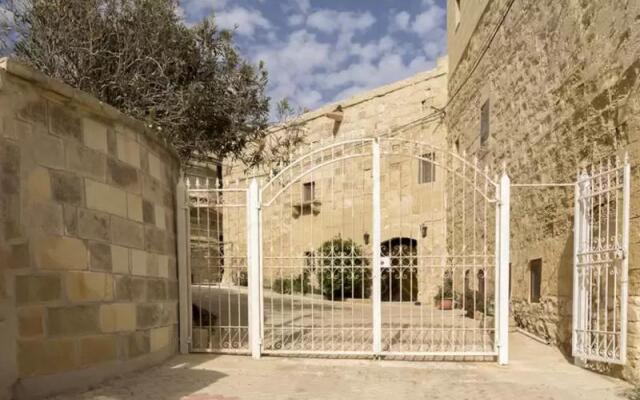 Отель Gozo Houses of Character вид на фасад