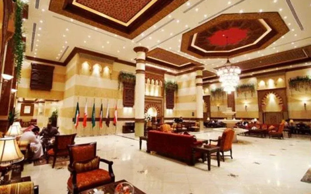 Royal Hotel & Suites