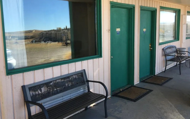 Travelers Inn & Suites