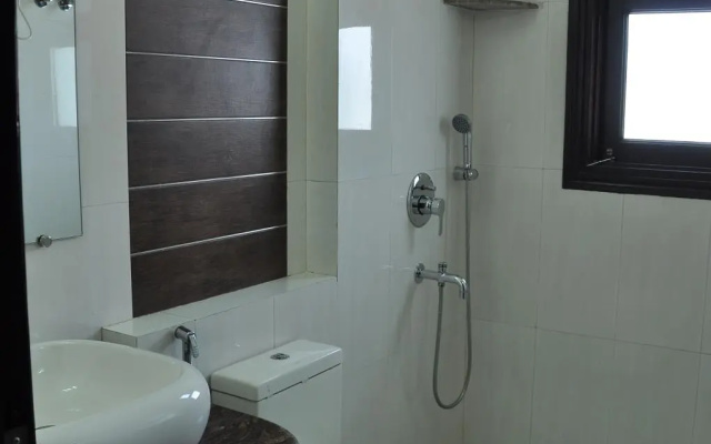 Golden Palm Suites