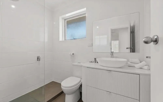 Stylish 2-bed Townhouse in Leafy Hyde Park