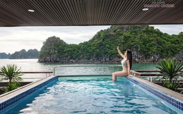 Halong Diamond Cruises