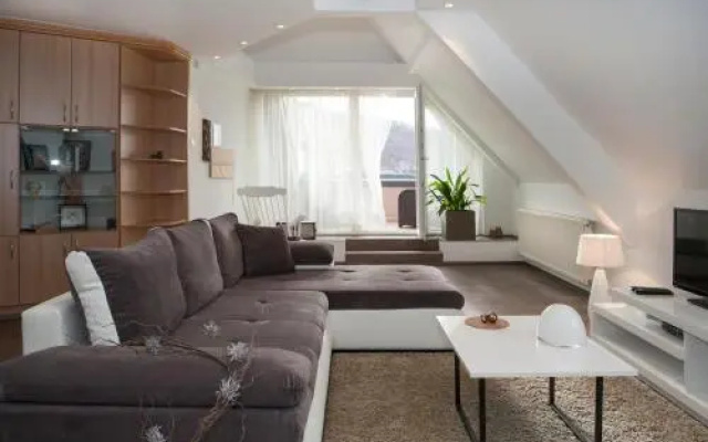 d.Five Riverside Deluxe Apartment