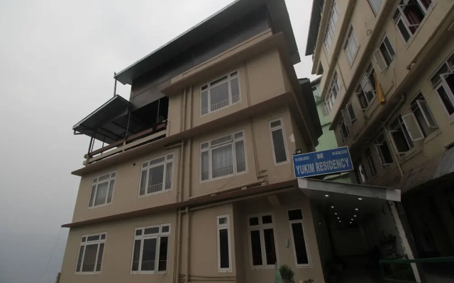 OYO 7620 Hotel Yukim Residency